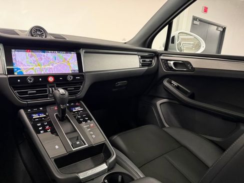 Certified 2026 Porsche Macan AWD/4WD image 15