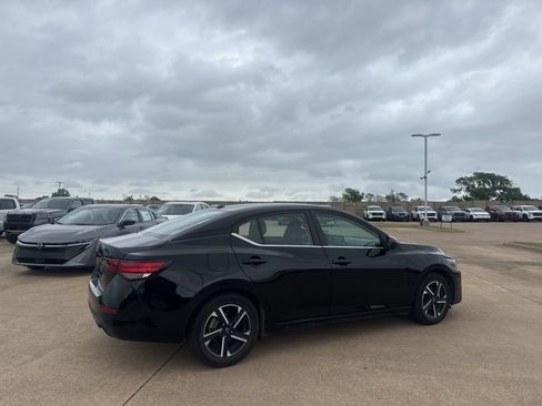 Certified 2025 Nissan Sentra SV image 22