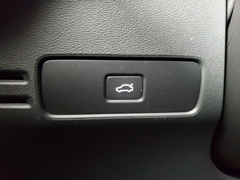 Used 2023 Volvo XC40 B5 Plus w/ Protection Package Premier AWD/4WD image 35