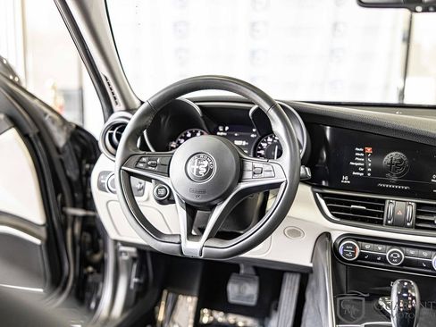 Used 2018 Alfa Romeo Giulia AWD image 36