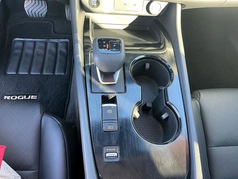 Certified 2025 Nissan Rogue SV w/ SV Premium Package image 19