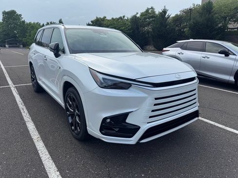 New 2026 Lexus TX 500h AWD image 3