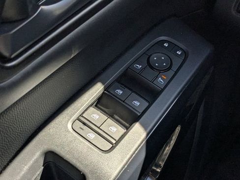 Used 2025 Nissan Pathfinder SV w/ SV Premium Package image 20