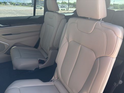 New 2026 Jeep Grand Cherokee L Limited w/ Limited Altitude Package AWD/4WD image 14