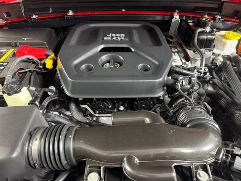 Used 2022 Jeep Wrangler Unlimited Sahara image 35