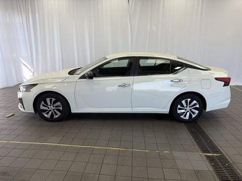 Used 2025 Nissan Altima 2.5 S FWD image 8