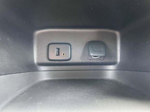 Used 2018 Chevrolet Equinox LT FWD image 29