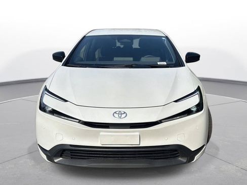 Used 2025 Toyota Prius LE FWD image 3