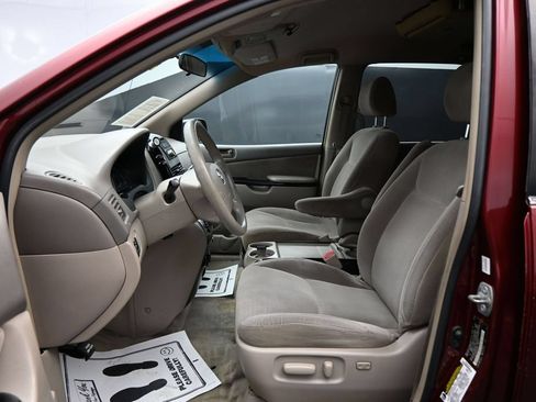 Used 2005 Toyota Sienna LE w/ LE Pkg 2 FWD image 9