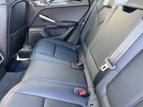 New 2026 Porsche Macan image 18