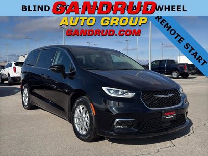 Used 2024 Chrysler Pacifica Touring-L