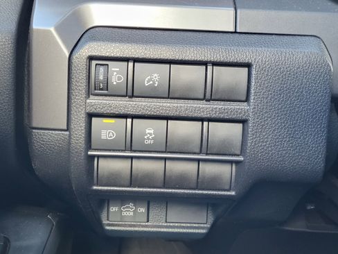 Certified 2025 Toyota Tacoma SR5 image 36