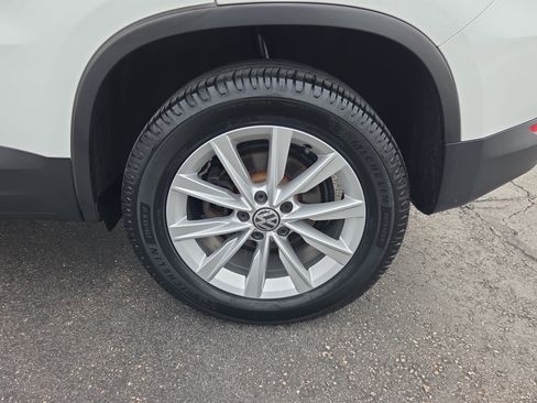 Used 2018 Volkswagen Tiguan Limited AWD/4WD image 3
