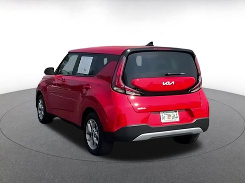 Used 2025 Kia Soul LX w/ LX Technology Package FWD image 14