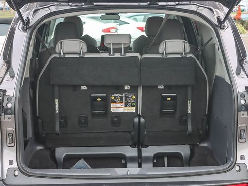Used 2023 Toyota Sienna LE image 59