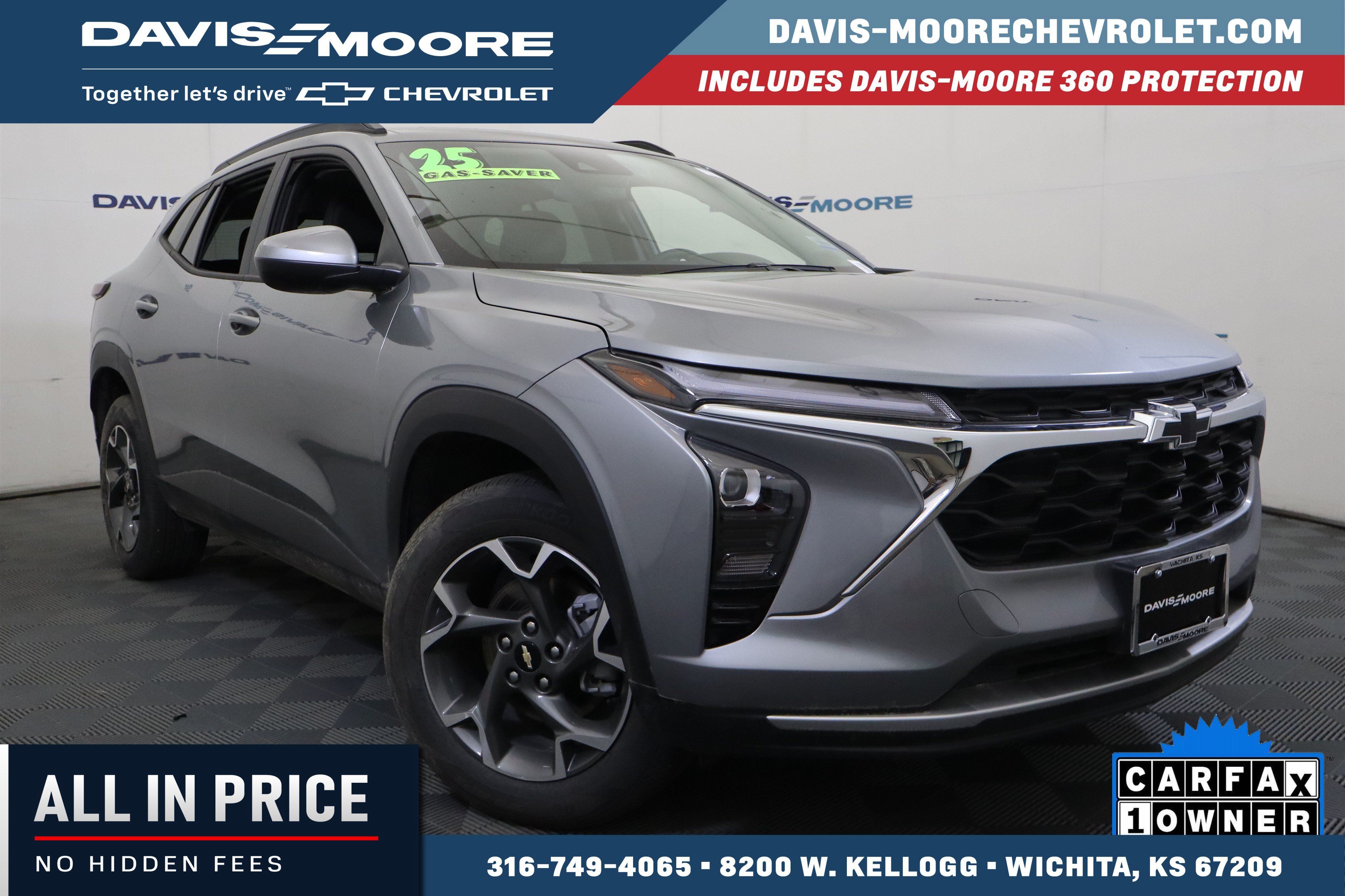 Used 2025 Chevrolet Trax LT FWD image 1