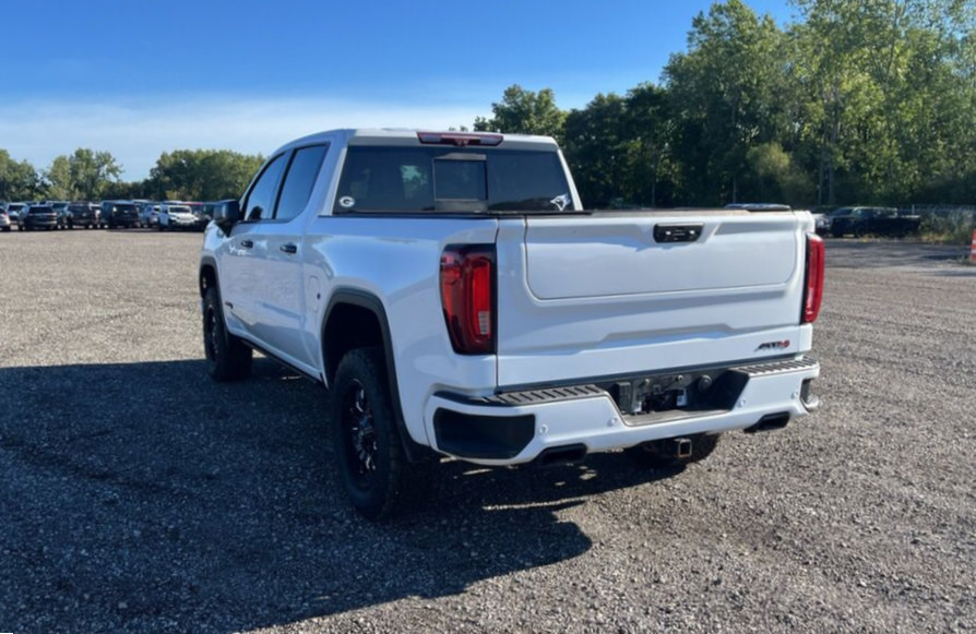 Used 2023 GMC Sierra 1500 AT4 w/ Technology Package AWD/4WD image 9