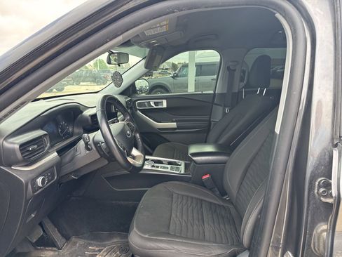 Used 2020 Ford Explorer XLT image 9
