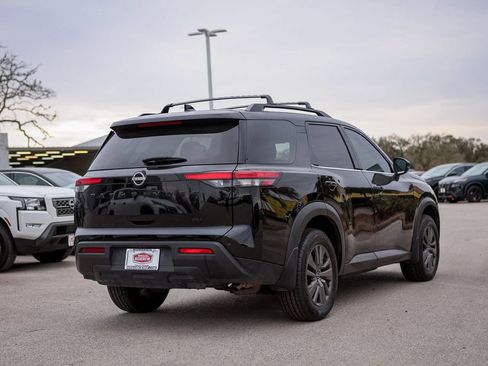 Used 2023 Nissan Pathfinder SV w/ Black Appearance Package image 5