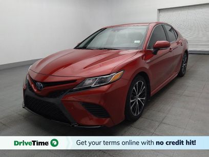 Used 2020 Toyota Camry SE w/ Sunroof Package