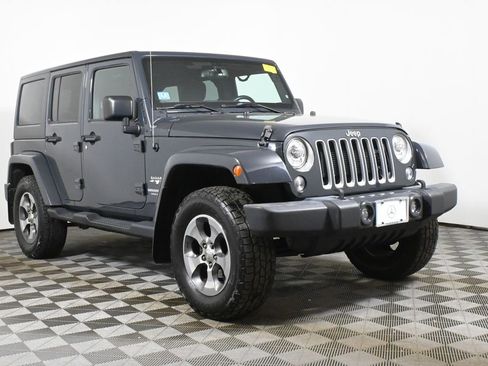 Used 2017 Jeep Wrangler Unlimited Sahara w/ Connectivity Group image 9