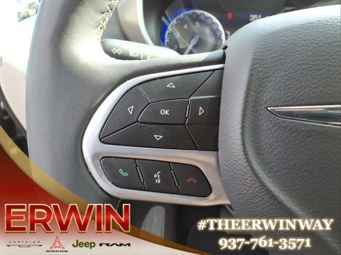 Certified 2024 Chrysler Pacifica Touring-L FWD image 18