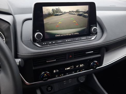 Used 2025 Nissan Rogue SV image 19