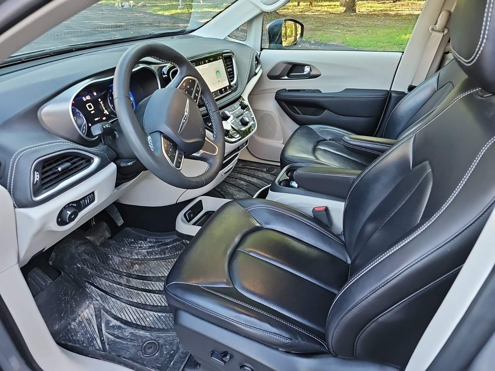 Used 2023 Chrysler Pacifica Touring-L w/ Road Tripper Package AWD/4WD image 17