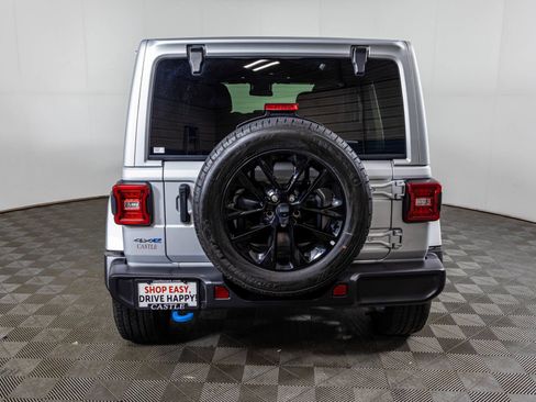 Used 2024 Jeep Wrangler Unlimited Sahara AWD/4WD image 16