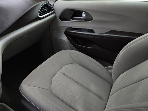 Used 2018 Chrysler Pacifica Touring Plus w/ Tire & Wheel Group image 27