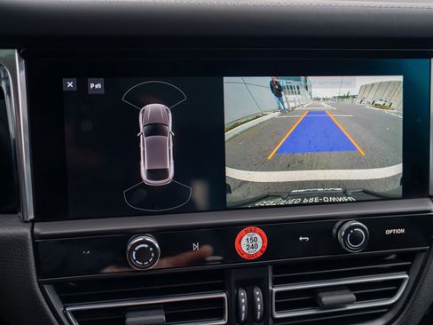 Certified 2025 Porsche Macan image 19