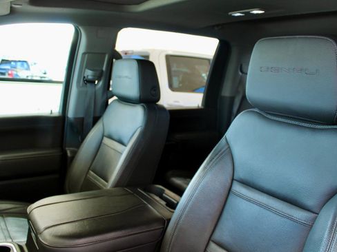 Used 2023 GMC Sierra 3500 Denali w/ Denali Ultimate Package image 15