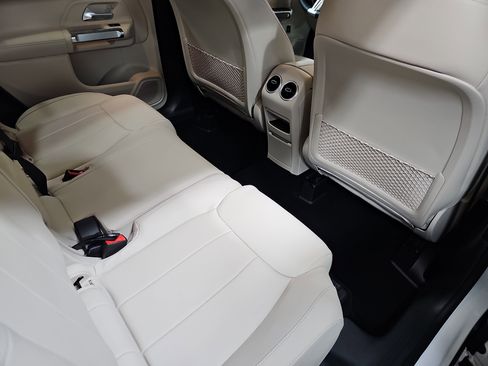 New 2025 Mercedes-Benz GLB 250 image 11