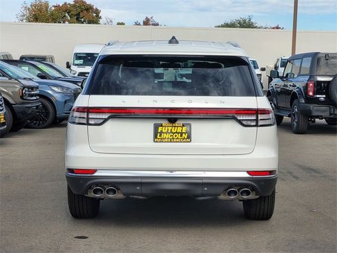 New 2026 Lincoln Aviator AWD image 5