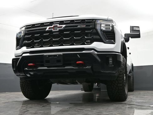 Used 2024 Chevrolet Silverado 2500 ZR2 w/ Technology Package AWD/4WD image 30
