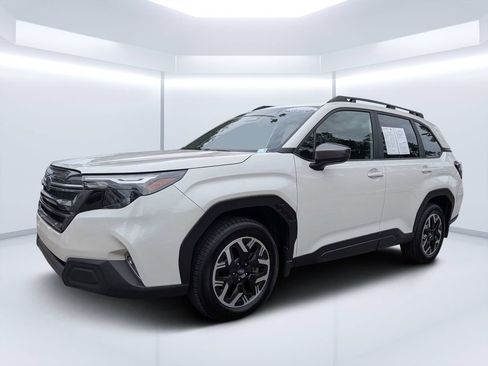 Used 2025 Subaru Forester Premium w/ Convenience Package #1 AWD/4WD image 5