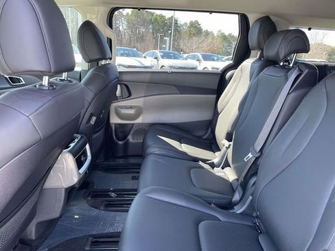 New 2026 Kia Carnival EX FWD image 25