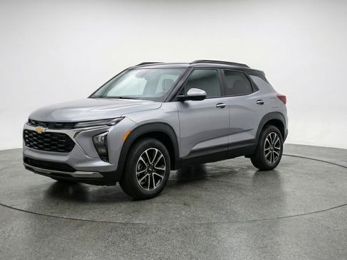 Used 2025 Chevrolet TrailBlazer LT image 3