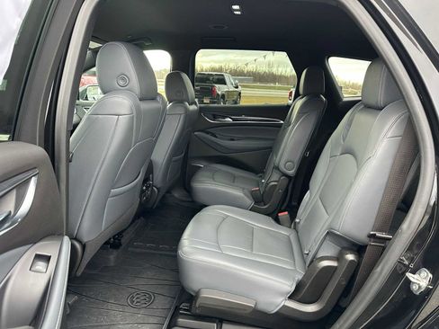 Used 2022 Buick Enclave Premium image 18