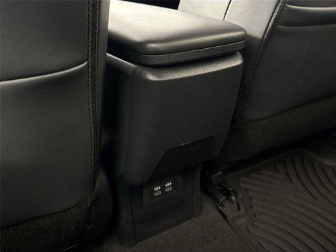 Certified 2025 Toyota Prius XLE FWD image 35
