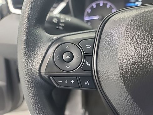 Used 2025 Toyota Corolla LE image 28