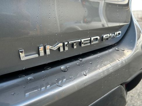 Used 2025 Toyota Highlander Limited image 32