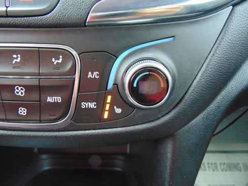 Used 2024 Chevrolet Equinox LT image 31