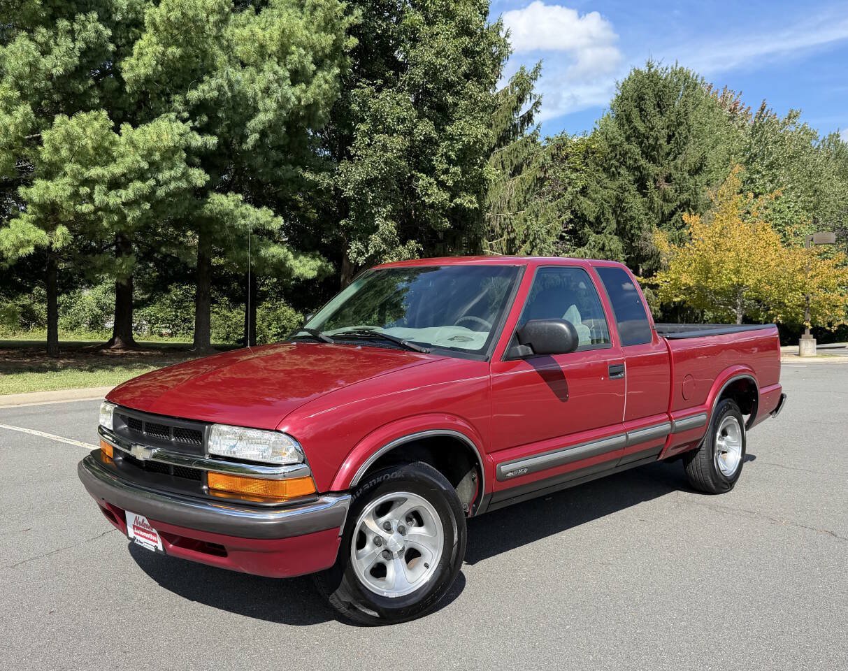 Used 2000 Chevrolet S10 Pickup LS w/ Preferred Equipment Group RWD image 1