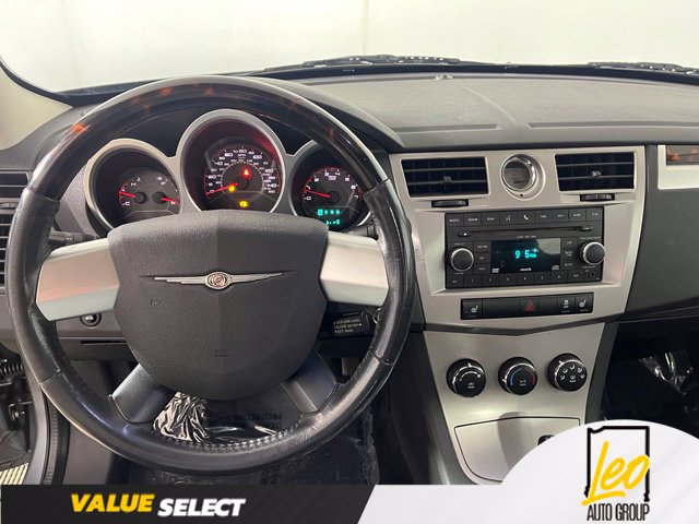 Used 2010 Chrysler Sebring Touring w/ Hands-Free Convenience Group FWD image 14