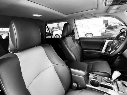 Used 2022 Toyota 4Runner SR5 Premium w/ Moonroof Package image 30