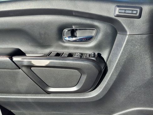 Used 2021 Nissan Titan PRO-4X w/ Pro-4x Convenience Package image 10