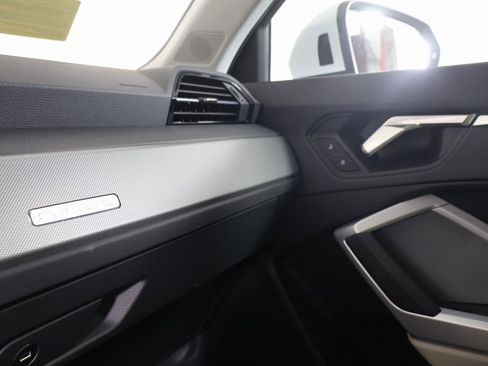 Used 2025 Audi Q3 2.0T Premium w/ Convenience Package image 8