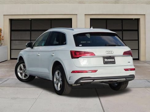 Used 2023 Audi Q5 Premium w/ Convenience Package AWD/4WD image 2