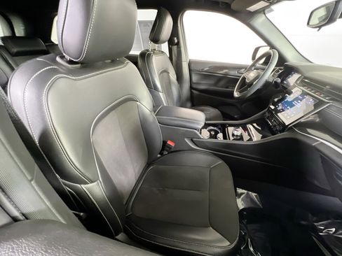 Used 2023 Jeep Grand Cherokee Altitude image 27